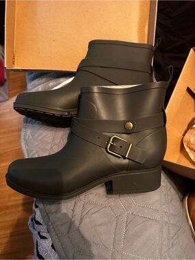 DARK green Buckle Rain Ankle Boots by Lucky Brand size 9